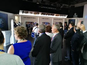 Vue de l'intérieur du pavillon du CNES lors du Vue de l'intérieur du pavillon du CNES lors du Salon International de l'Aéronautique et de l'Espace 2017 (Le Bourget)