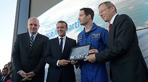 Emmanuel Macron Thomas Pesquet Le Bourget CNES
